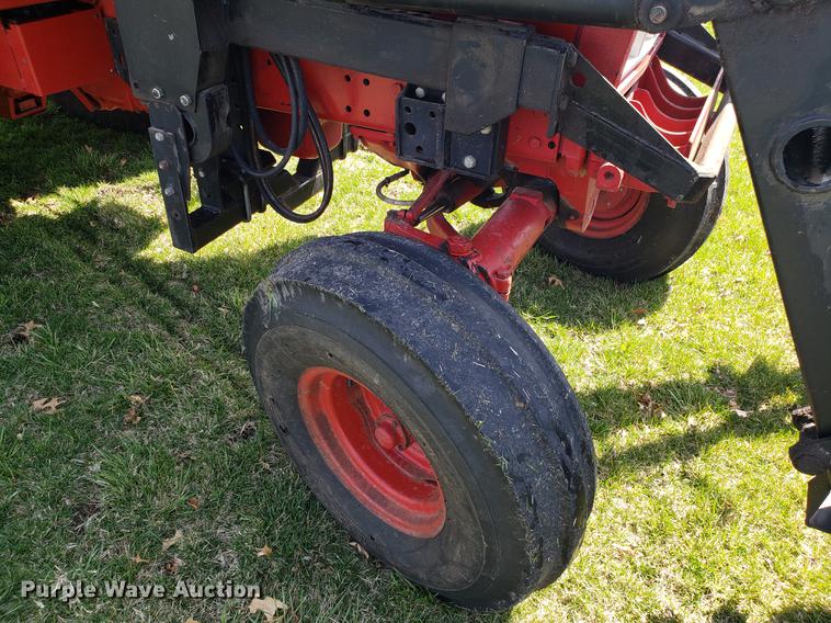 image for item EN9856 1981 International 986 tractor