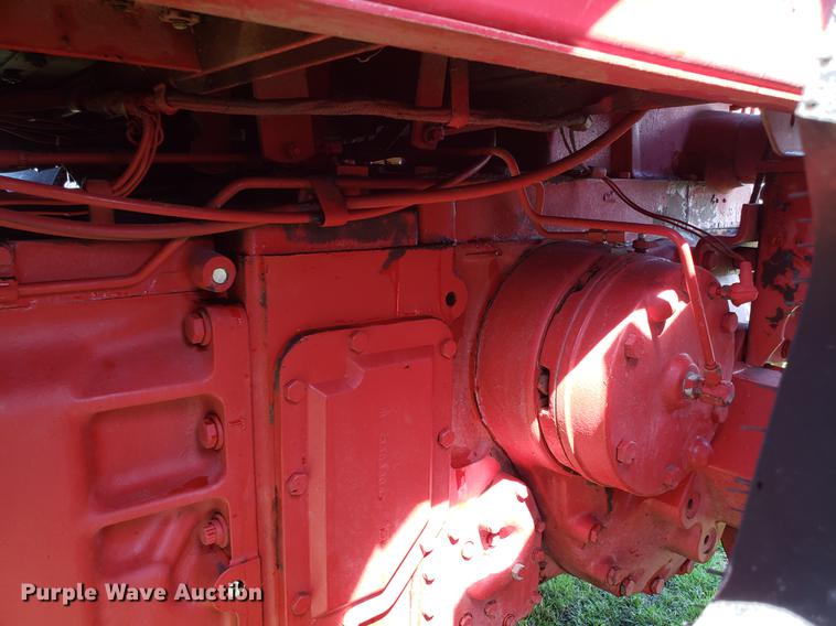 image for item EN9856 1981 International 986 tractor