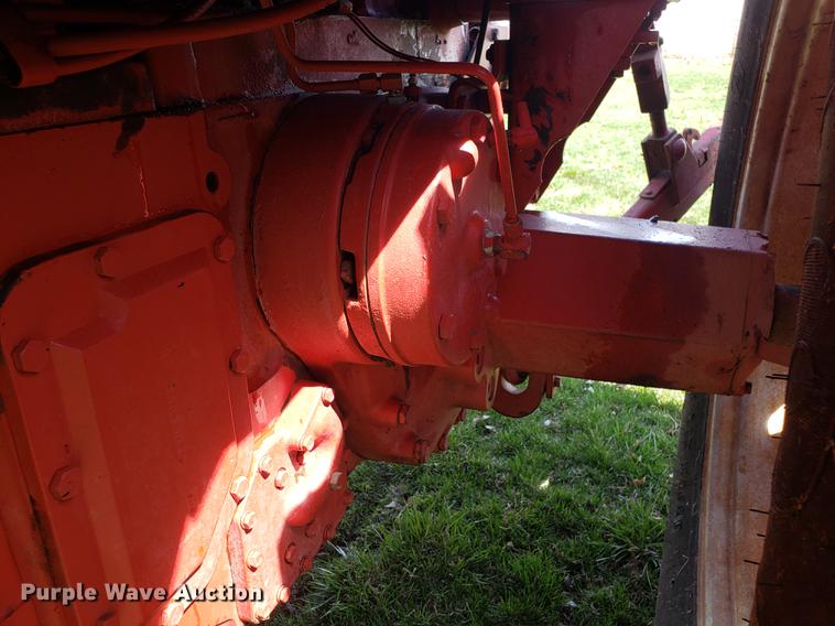 image for item EN9856 1981 International 986 tractor