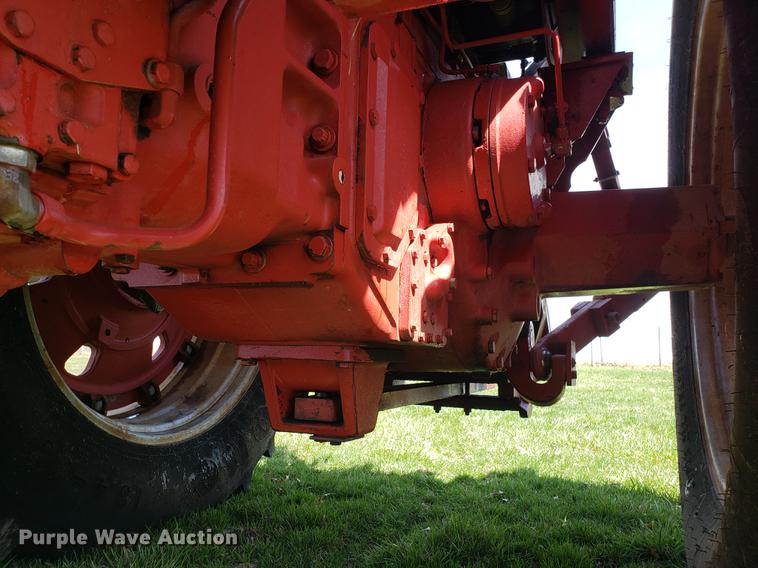 image for item EN9856 1981 International 986 tractor