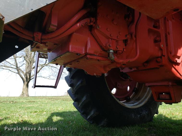 image for item EN9856 1981 International 986 tractor