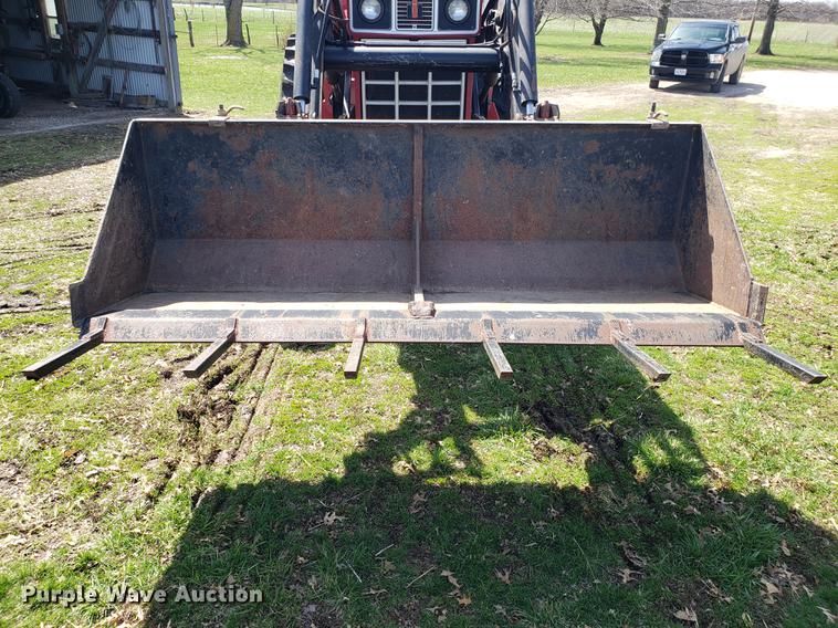 image for item EN9856 1981 International 986 tractor