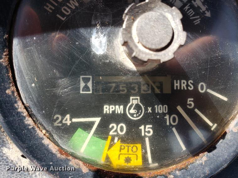 image for item EN9856 1981 International 986 tractor