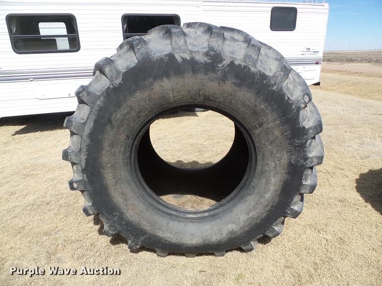 image for item EQ9063 Firestone 900/60R32 tire