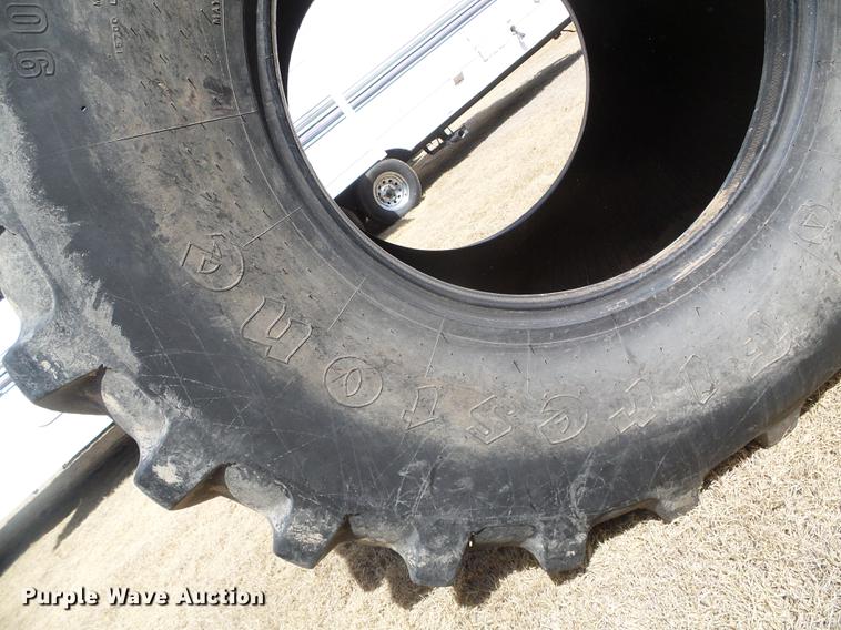 image for item EQ9063 Firestone 900/60R32 tire