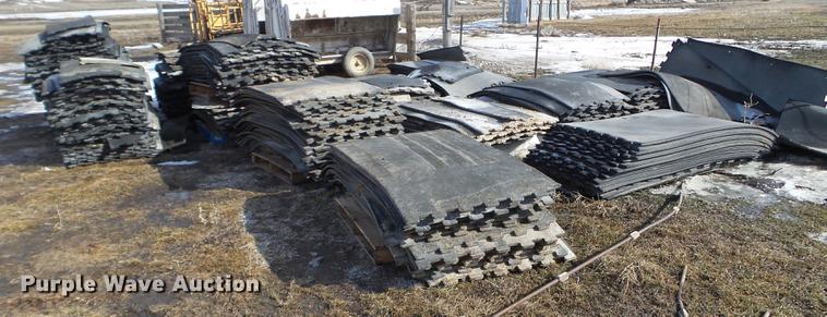 image for item EW9979 Approximately 700 rubber floor mats