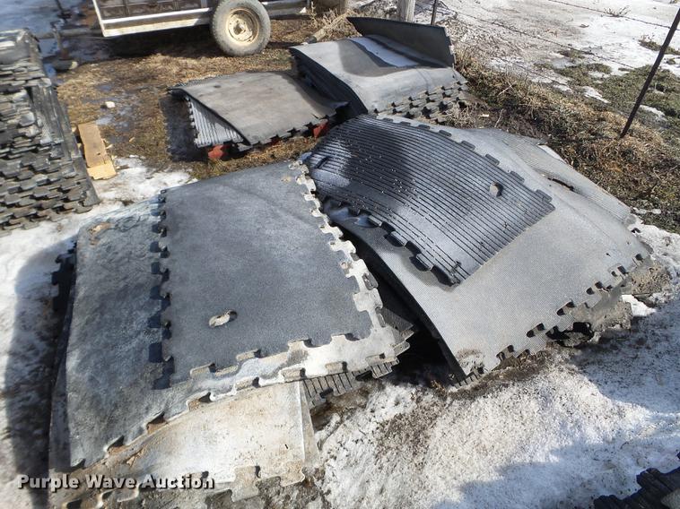 image for item EW9979 Approximately 700 rubber floor mats