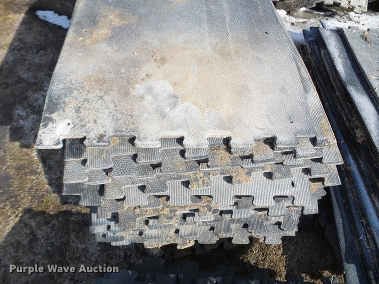 image for item EW9979 Approximately 700 rubber floor mats