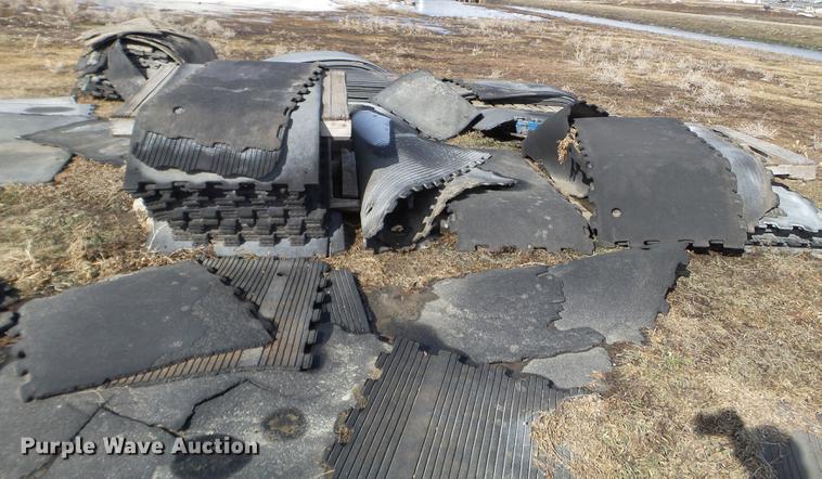 image for item EW9979 Approximately 700 rubber floor mats