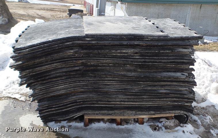 image for item EW9979 Approximately 700 rubber floor mats