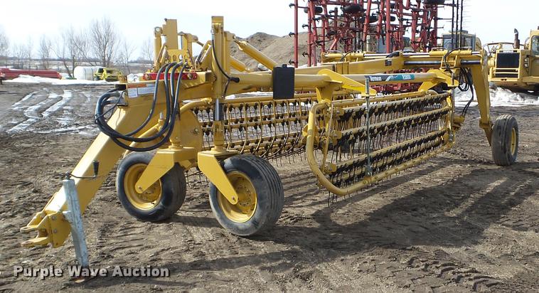 image for item EW9981 Vermeer R2800 hay rake