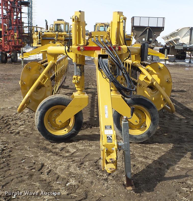 image for item EW9981 Vermeer R2800 hay rake