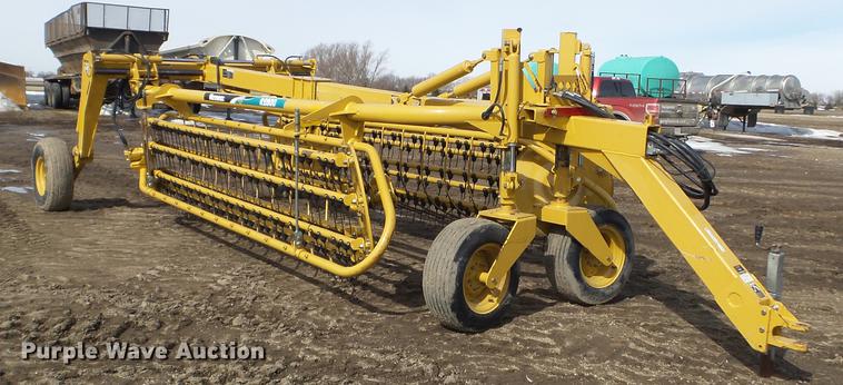 image for item EW9981 Vermeer R2800 hay rake