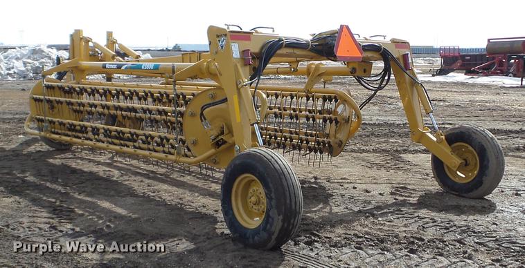 image for item EW9981 Vermeer R2800 hay rake