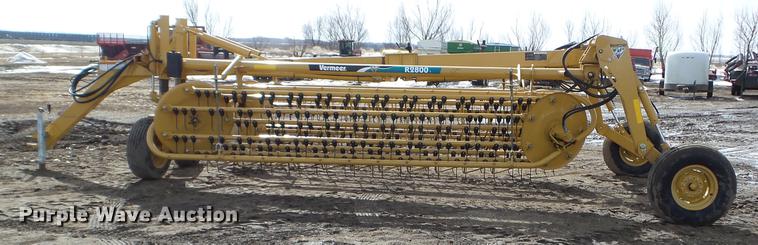 image for item EW9981 Vermeer R2800 hay rake