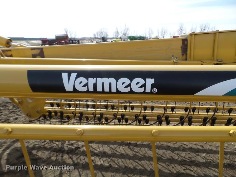 image for item EW9981 Vermeer R2800 hay rake