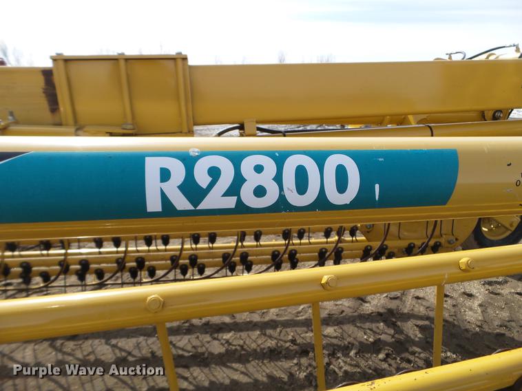 image for item EW9981 Vermeer R2800 hay rake