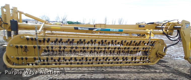 image for item EW9981 Vermeer R2800 hay rake
