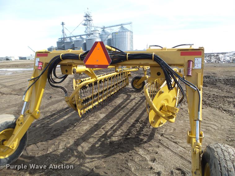 image for item EW9981 Vermeer R2800 hay rake