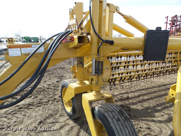image for item EW9981 Vermeer R2800 hay rake