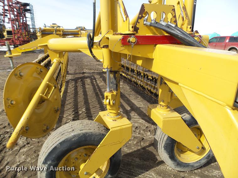 image for item EW9981 Vermeer R2800 hay rake
