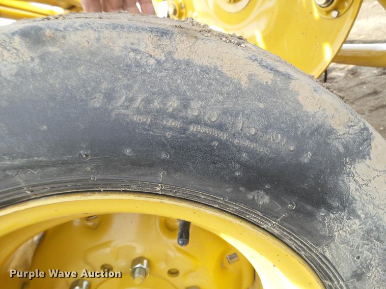 image for item EW9981 Vermeer R2800 hay rake