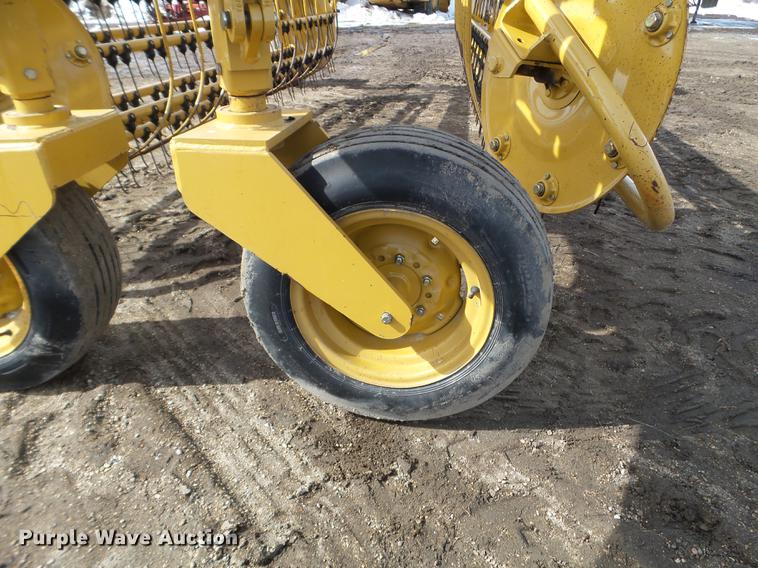 image for item EW9981 Vermeer R2800 hay rake