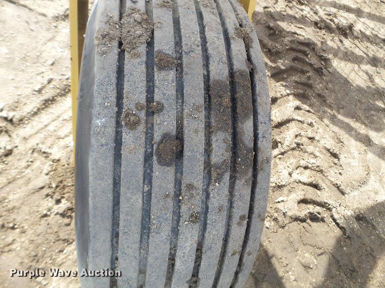 image for item EW9981 Vermeer R2800 hay rake