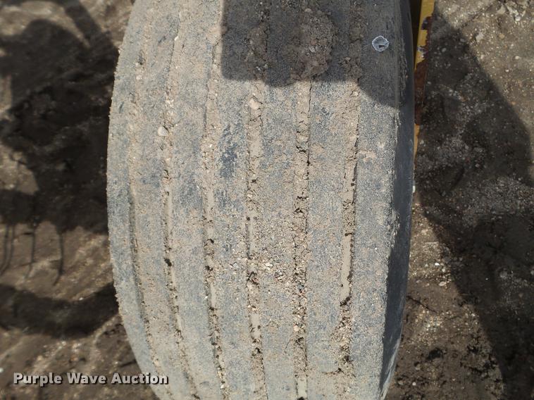 image for item EW9981 Vermeer R2800 hay rake