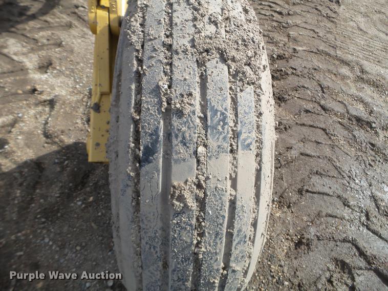 image for item EW9981 Vermeer R2800 hay rake