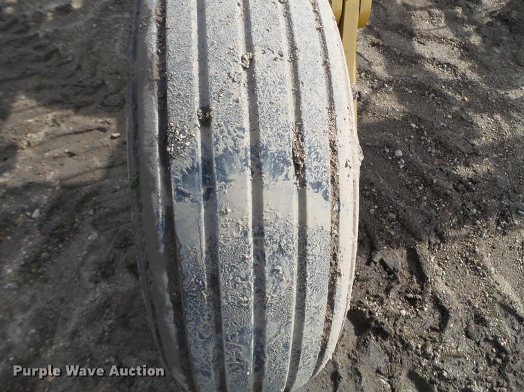 image for item EW9981 Vermeer R2800 hay rake