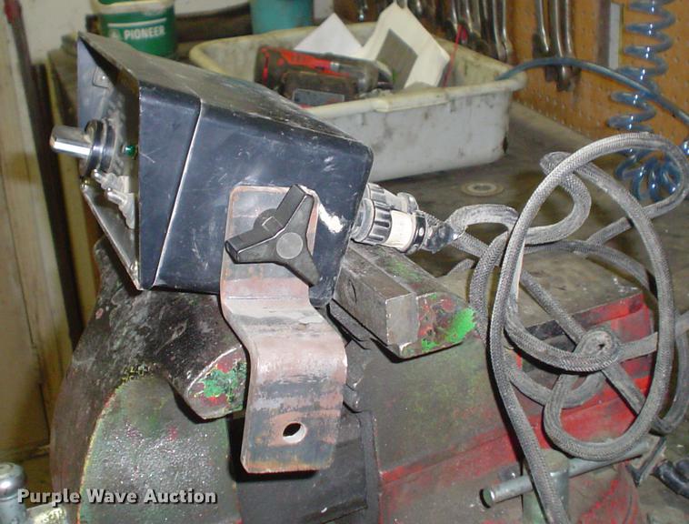 image for item EW9981 Vermeer R2800 hay rake