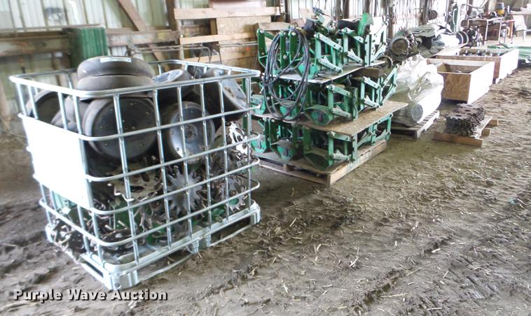 image for item EW9983 2009 John Deere 1770NT planter parts