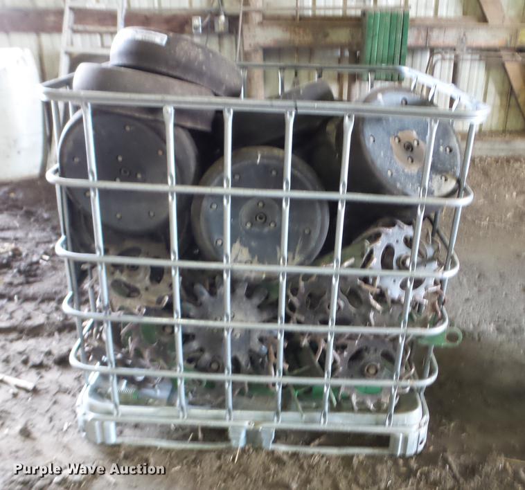 image for item EW9983 2009 John Deere 1770NT planter parts