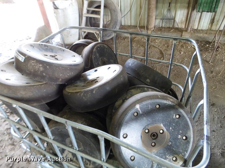 image for item EW9983 2009 John Deere 1770NT planter parts