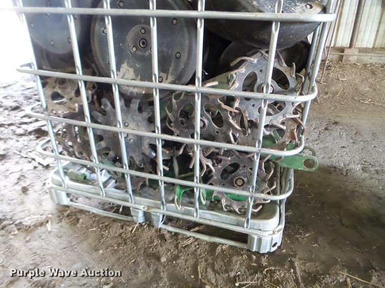 image for item EW9983 2009 John Deere 1770NT planter parts