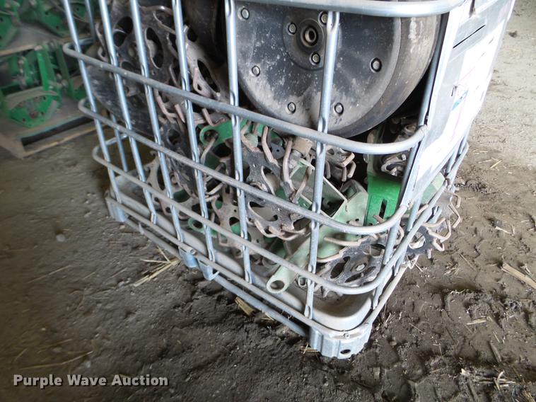 image for item EW9983 2009 John Deere 1770NT planter parts