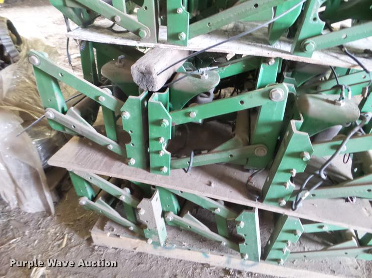 image for item EW9983 2009 John Deere 1770NT planter parts