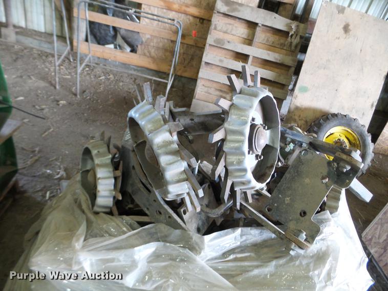 image for item EW9983 2009 John Deere 1770NT planter parts