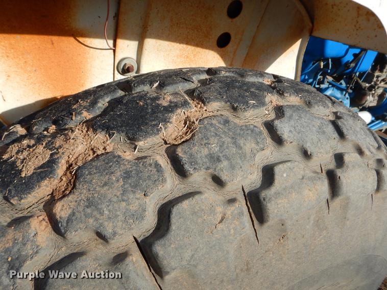 image for item EZ9840 Ford 1700 tractor