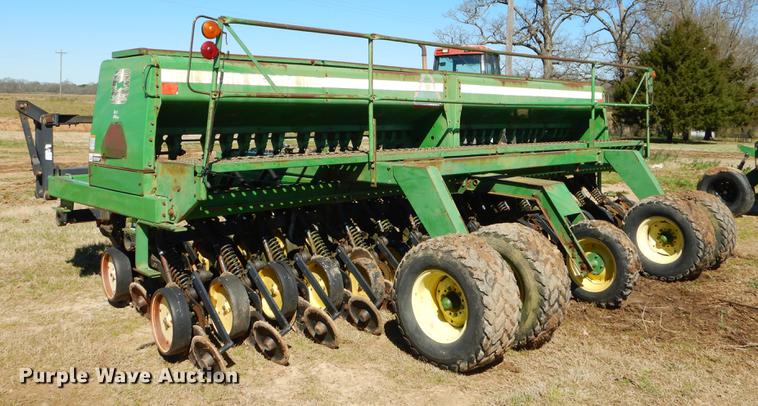 image for item EZ9852 John Deere 750 grain drill