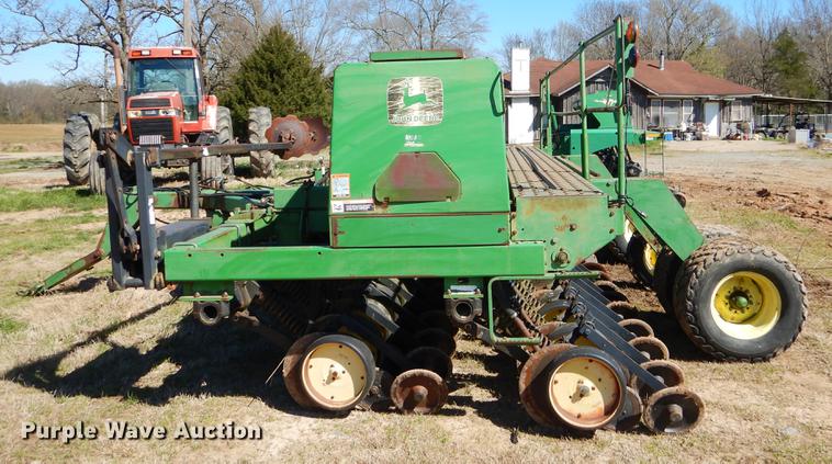 image for item EZ9852 John Deere 750 grain drill