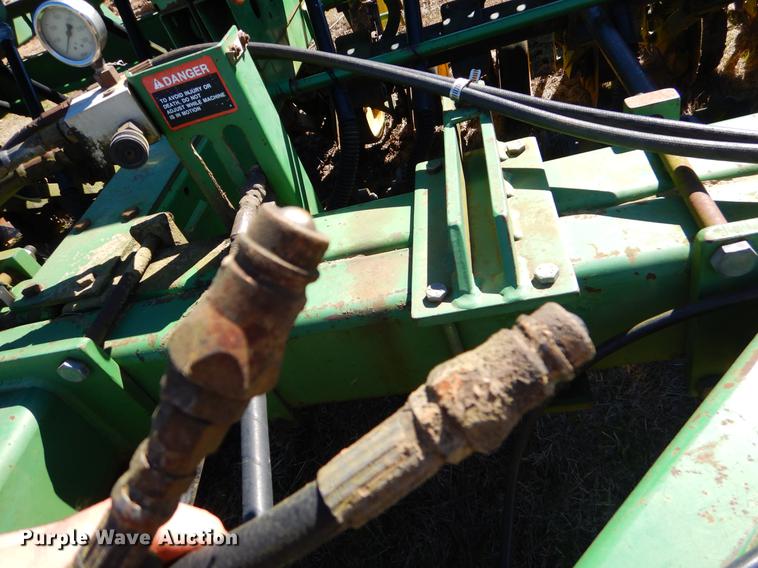 image for item EZ9852 John Deere 750 grain drill