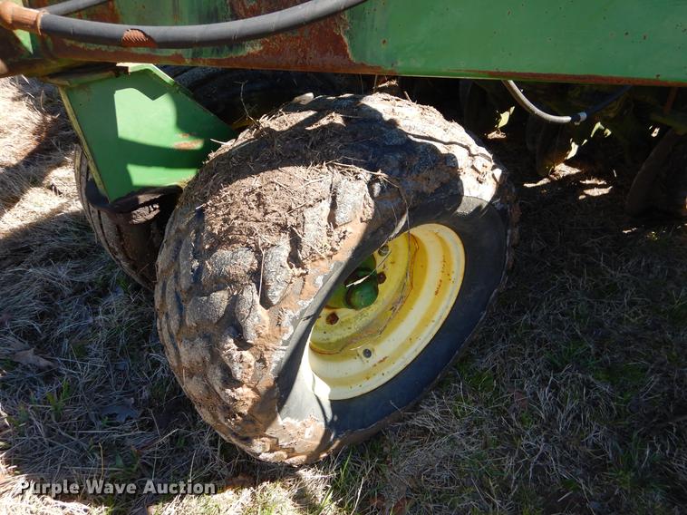 image for item EZ9852 John Deere 750 grain drill