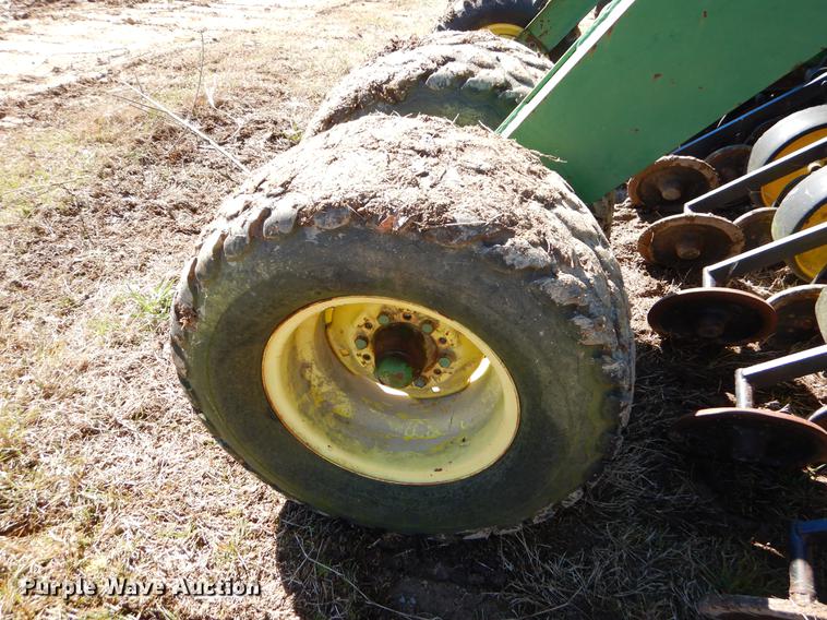 image for item EZ9852 John Deere 750 grain drill