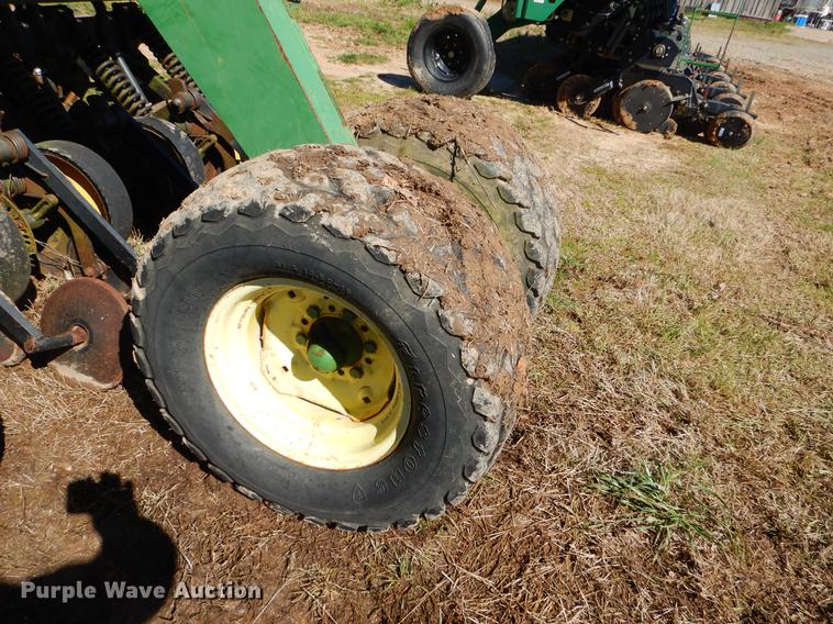 image for item EZ9852 John Deere 750 grain drill