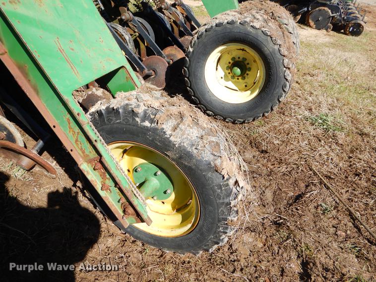 image for item EZ9852 John Deere 750 grain drill