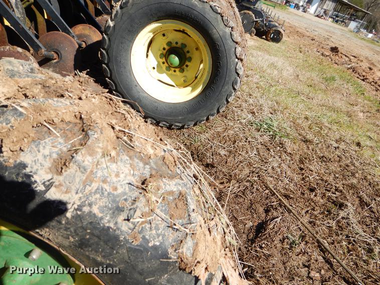 image for item EZ9852 John Deere 750 grain drill