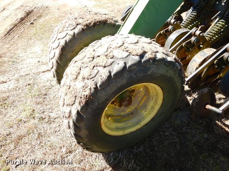 image for item EZ9852 John Deere 750 grain drill