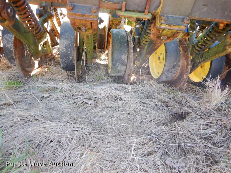 image for item EZ9852 John Deere 750 grain drill